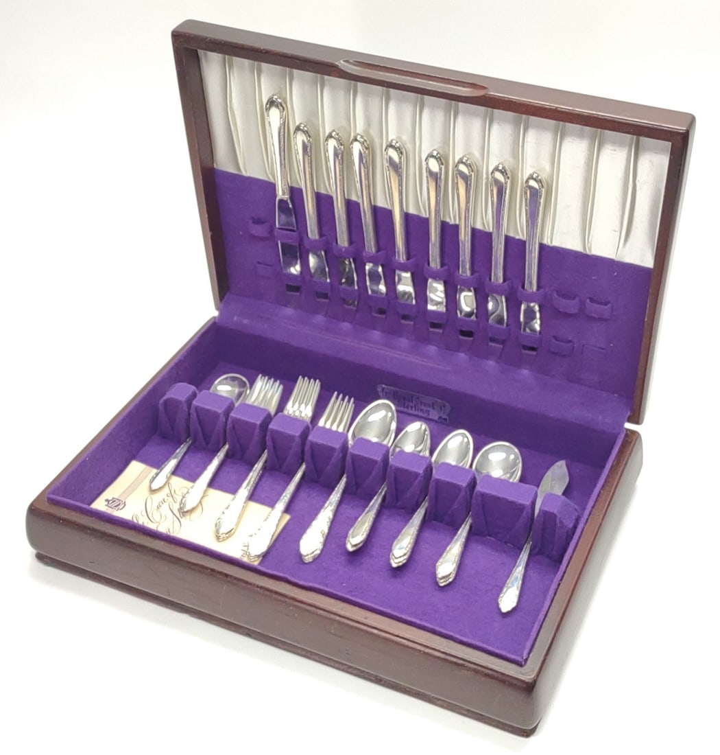 39 pc Sterling Silver Royal Crest Wildflower Set: Total weight: 39.7 troy ounces / 1235 grams. (9 sterling handled knives are included at 1/2 ozt each). Box is not included with weight. 39 piece sterling silver flatware set by Royal Crest with
