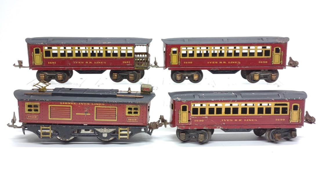 Pre-War Lionel Ives 1651E Passenger Train Set (1 of 13)