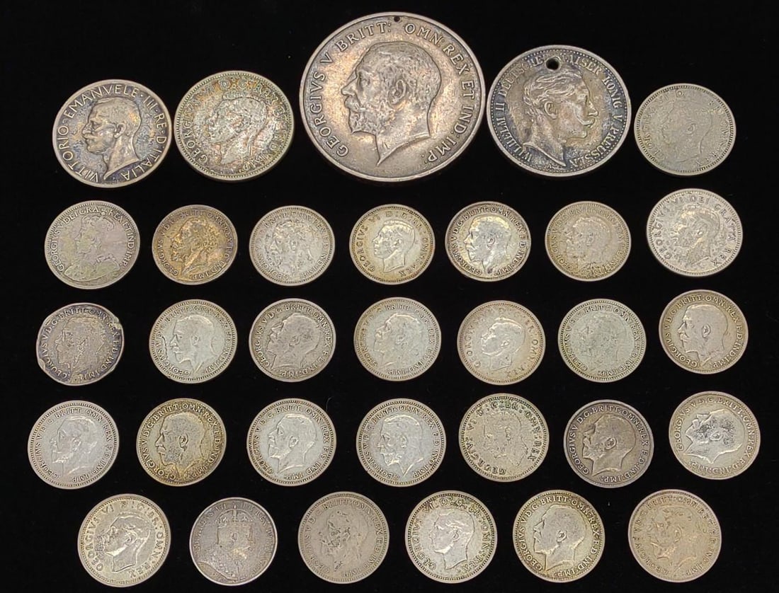 (32) Silver International Coins: A collection of 32 silver international coins. Includes large WWI British silver medal, coins from Great Britain (England), Italy, Germany, and Canada. All are silver. SHIPPING OPTIONS AVAILABLE: UPS