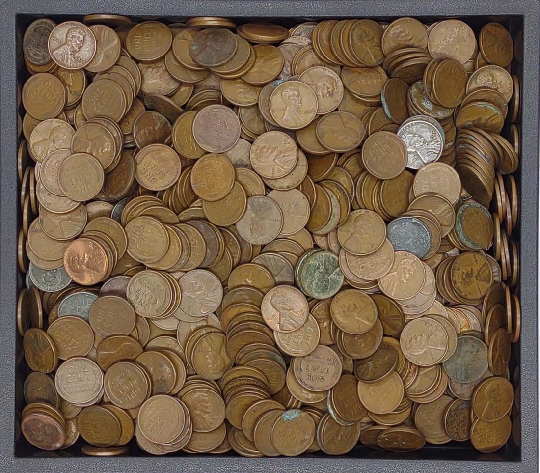 (Approx 700) Wheat Pennies: Approximately 700 Lincoln Wheat pennies and 13 Steel pennies. Designer: Victor D. Brenner. SHIPPING OPTIONS AVAILABLE: UPS 'Pack & Ship' or LiveShipping. In-house shipping available for INTERNATIONAL