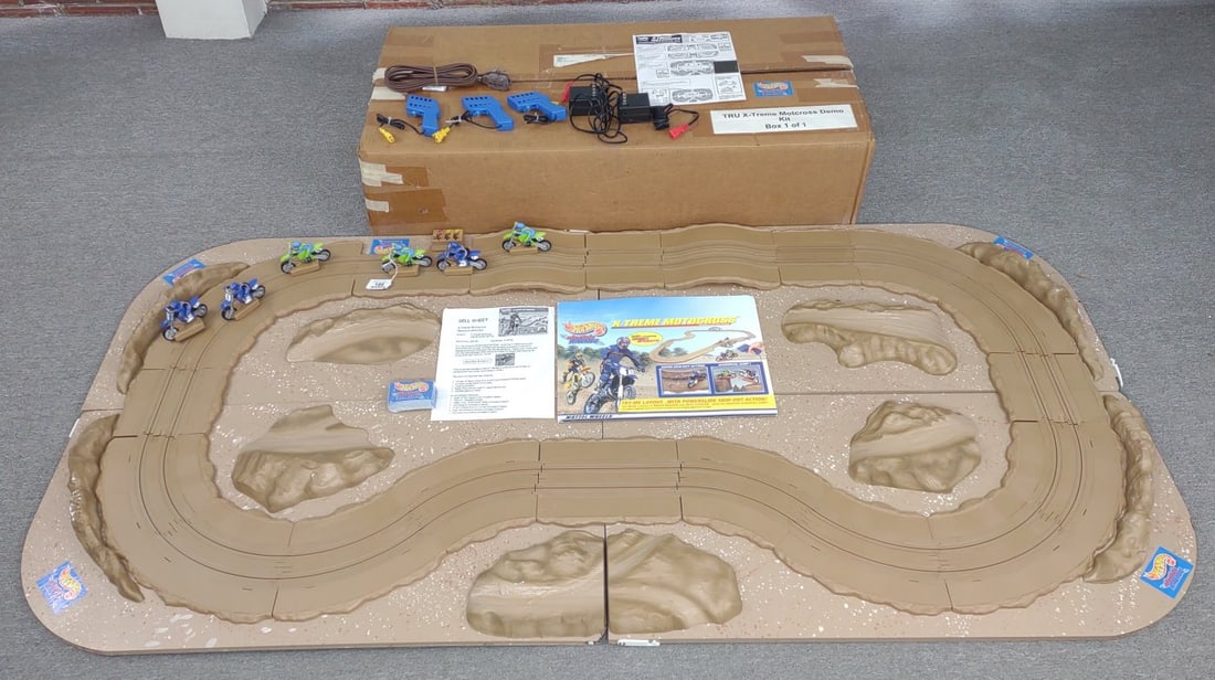 Hot Wheels Toy Fair Display X-Treme Moto Slot Set (1 of 12)