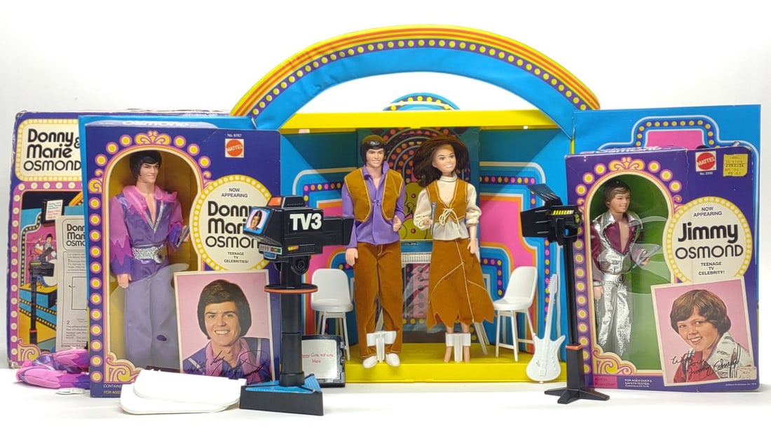 1976 Donny & Marie Osmond TV Playset Toy w/ Dolls: Vintage 1976 Mattel Donny & Marie Osmond TV Show toy dolls and playset. Includes T.V. Show Playset (nearly complete. Includes Donny & Marie dolls / action figures, Instruction Manual, most accessories
