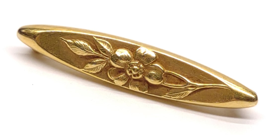 Art Nouveau 14K Gold Floral Bar Pin / Brooch: Antique, Art Nouveau, 14 karat yellow gold flower bar pin. C clasp pin back, marked "14K". Pin and pin arm are both 14K gold. Both have been tested for gold purity. Total weight: 1.48 grams. SHIPPING