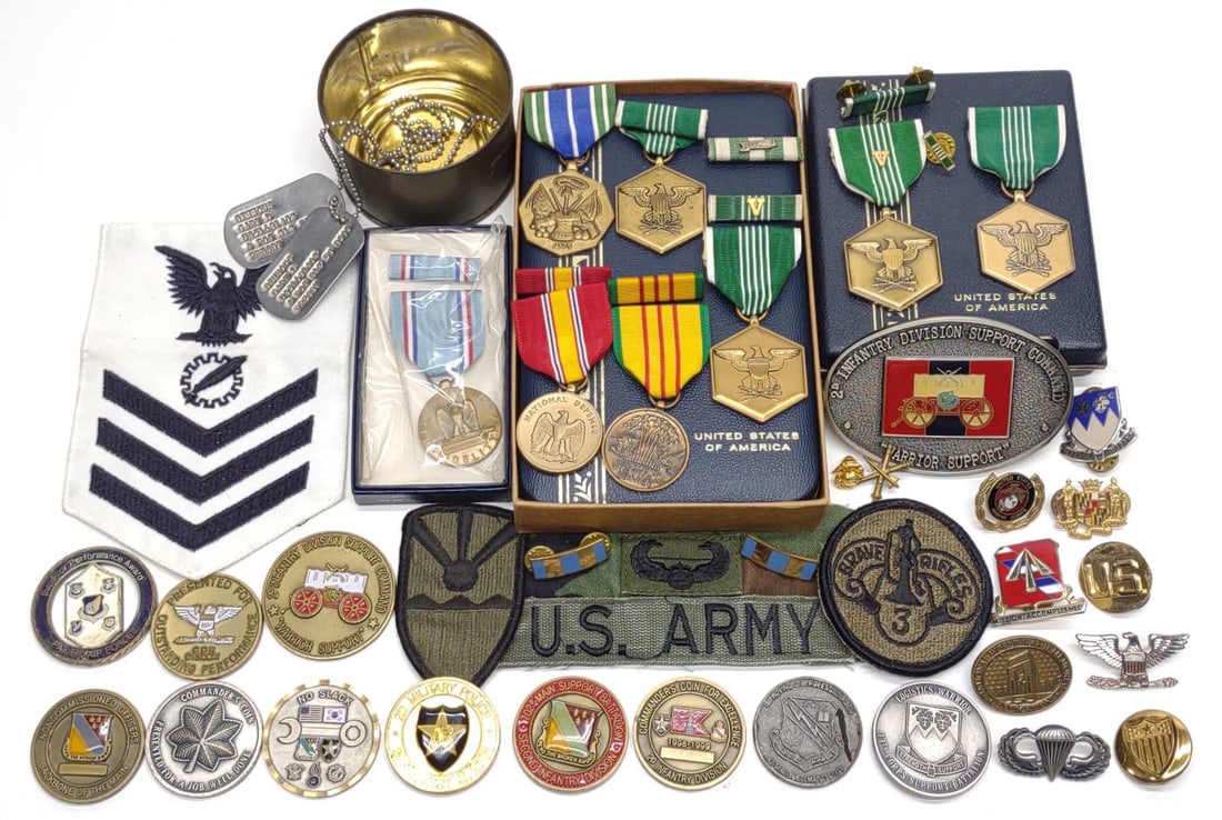 (44) US Military Insignia Pins, Medals & Patches (1 of 6)