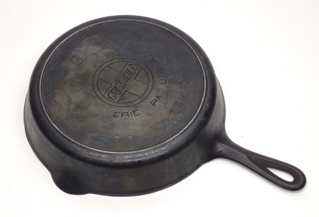 Griswold #9 710H Cast Iron Skillet w/ Heat Ring (1 of 5)