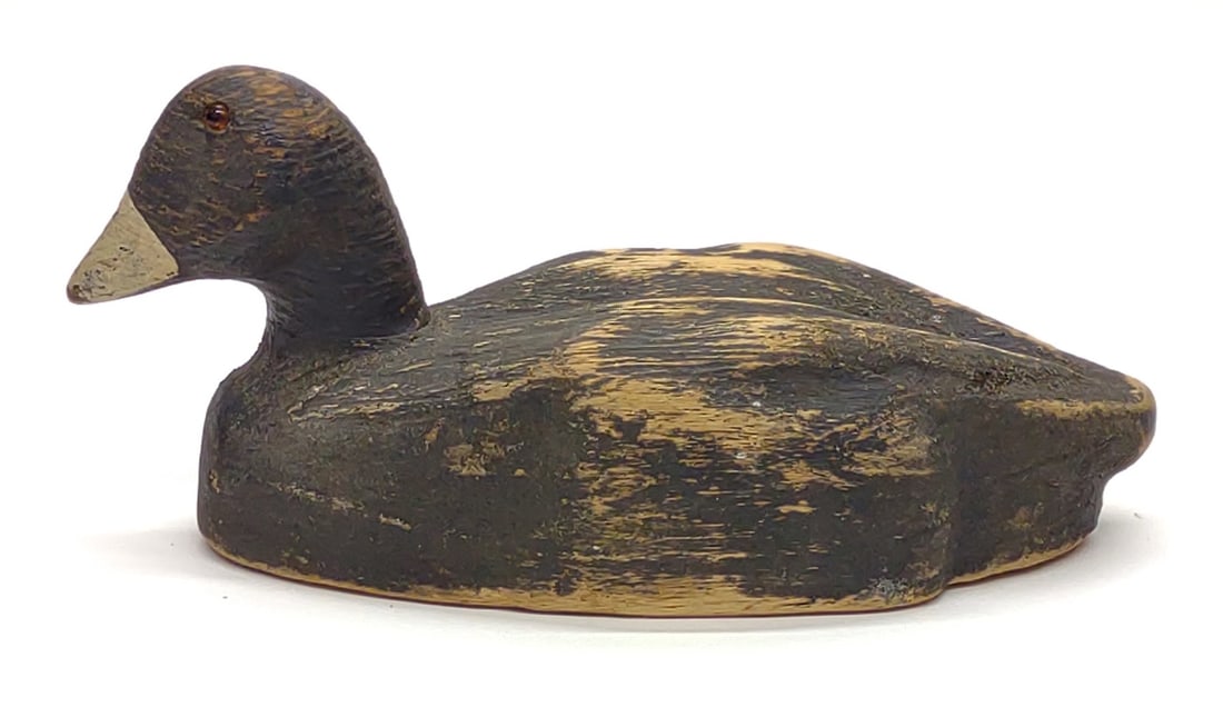 Herters Coot Balsa Duck Decoy: Vintage herters coot working duck decoy. Balsa Wood. Unmarked. Measrues approx. 11 3/4 x 5 1/2 x 5 1/4 in. SHIPPING OPTIONS AVAILABLE: UPS 'Pack & Ship' or LiveShipping. In-house shipping available