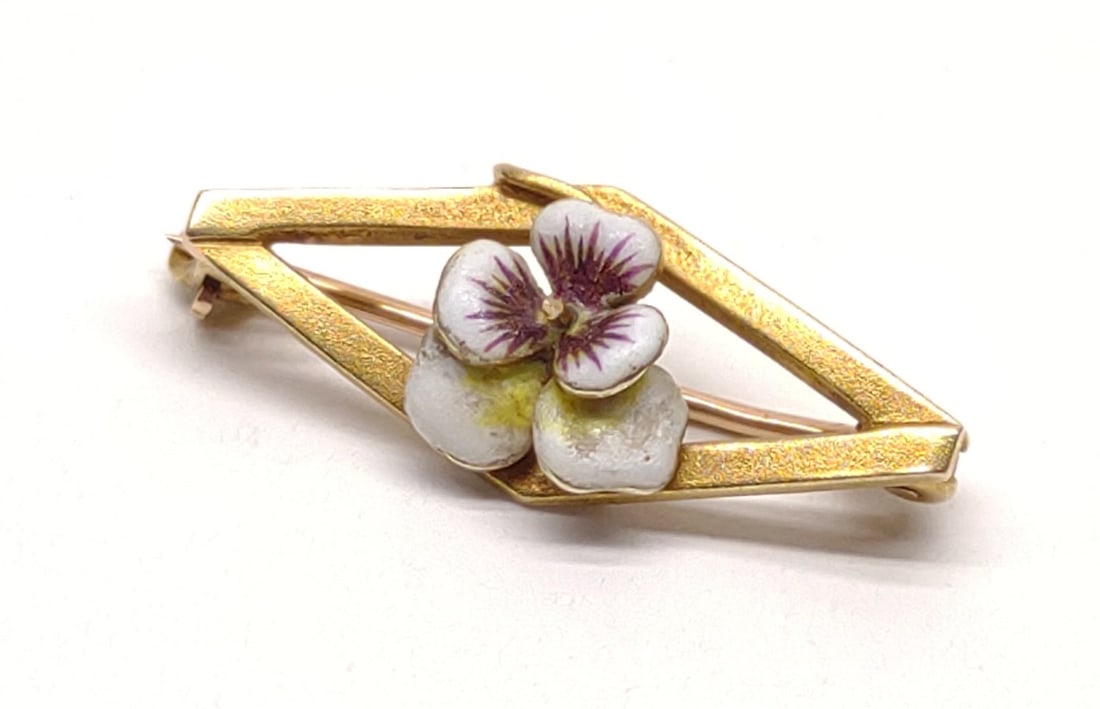 10K Gold Art Nouveau Enamel Pansy Brooch: Antique, art nouveau, 10 karat yellow gold and enamel floral pansy brooch / pin. Locking C clasp is marked "10K". Has been tested for gold purity. Total weight: 1.59 grams SHIPPING OPTIONS AVAILABLE: