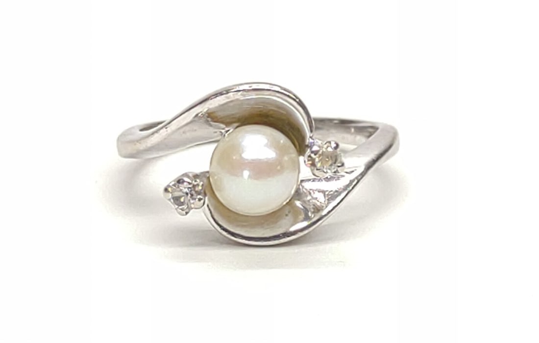 10K White Gold & Pearl 6mm Bypass Ring (sz 6) (1 of 8)