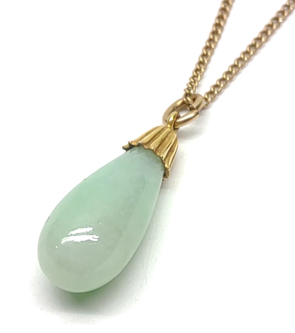 10K Gold Jadeite Necklace Pendant & Chain (18" L): 10 karat yellow gold and jadeite drop style necklace pendant with chain. 18" long. Chain is marked "10K". Pendant is unmarked. Jadeite showed an RI reading of 1.66. Both pendant and chain have been te