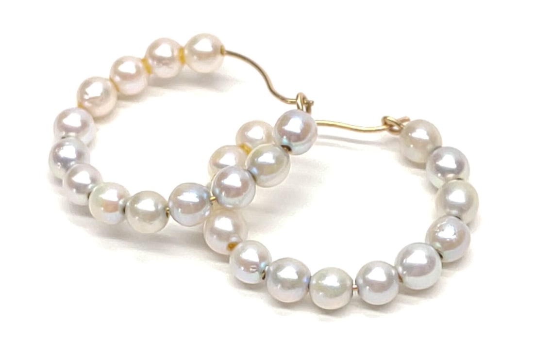 14K Gold Pearl Hoop Earrings (4mm pearl): A pair of vintage 14 karat yellow gold 4mm pearl hoop earrings. Unmarked. Has been tested for gold purity. Total weight: 2.66 grams. SHIPPING OPTIONS AVAILABLE: UPS 'Pack & Ship' or LiveShipping. In-h