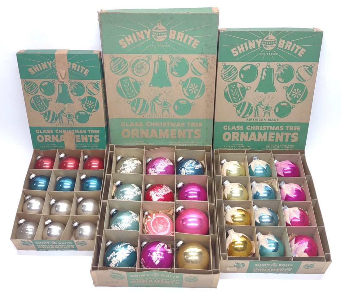 36 Vintage Shiny Brite Christmas Ornaments & Boxes: 36 Vintage Shiny Brite glass Christmas tree ornaments with 3 Shiny Brite boxes. Includes Mica decorated ornament set, indent ornament, and mercury glass ornaments. Boxes are in very good condition wit