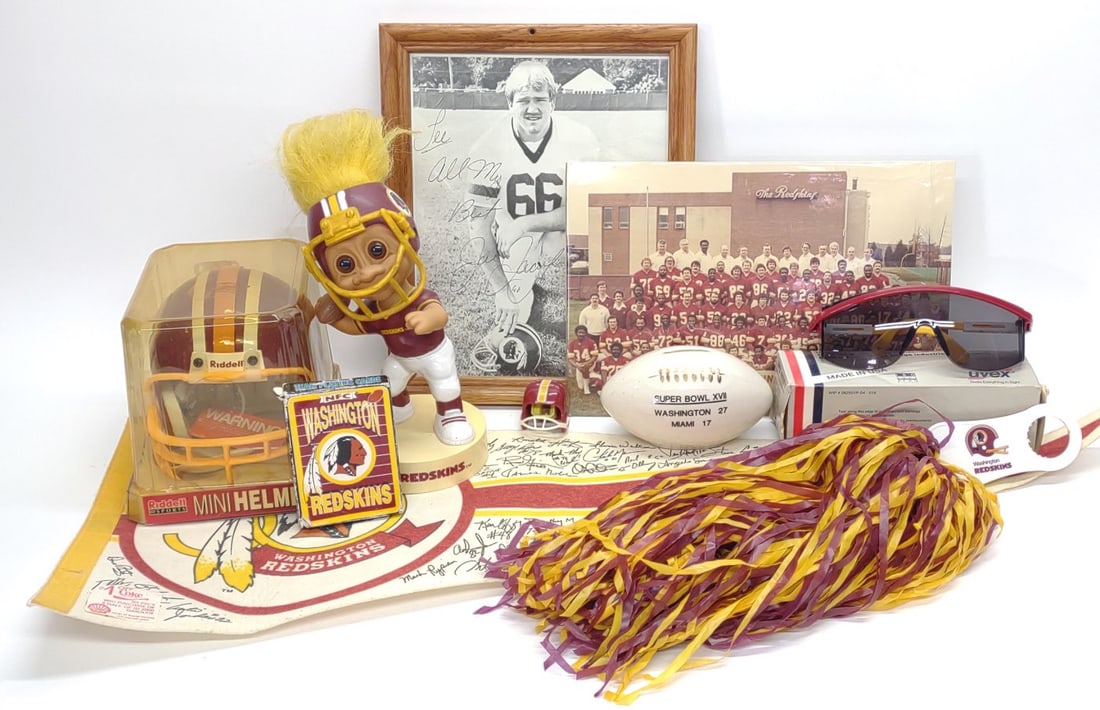 Washington Redskins Sports Memorabilia & Autograph: 10 Vintage Washington Redskins sports memorabilia items including Joe Jacoby autographed photograph in frame, 1982 NFC Playoffs team photograph, 50th anniversary Pennant, Russ Team NFL Troll bobble he