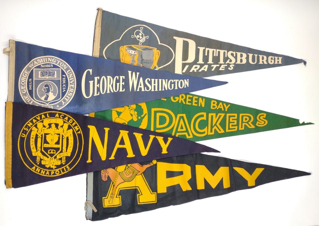 5 Vintage Football & Baseball Sports Pennants: 5 Vintage sports pennants including US Army Mules, US Navy U.S. Naval Academy Annapolis, The Green Bay Packers,The George Washington University, and Pittsburgh Pirates. Each pennant measures approx. 2
