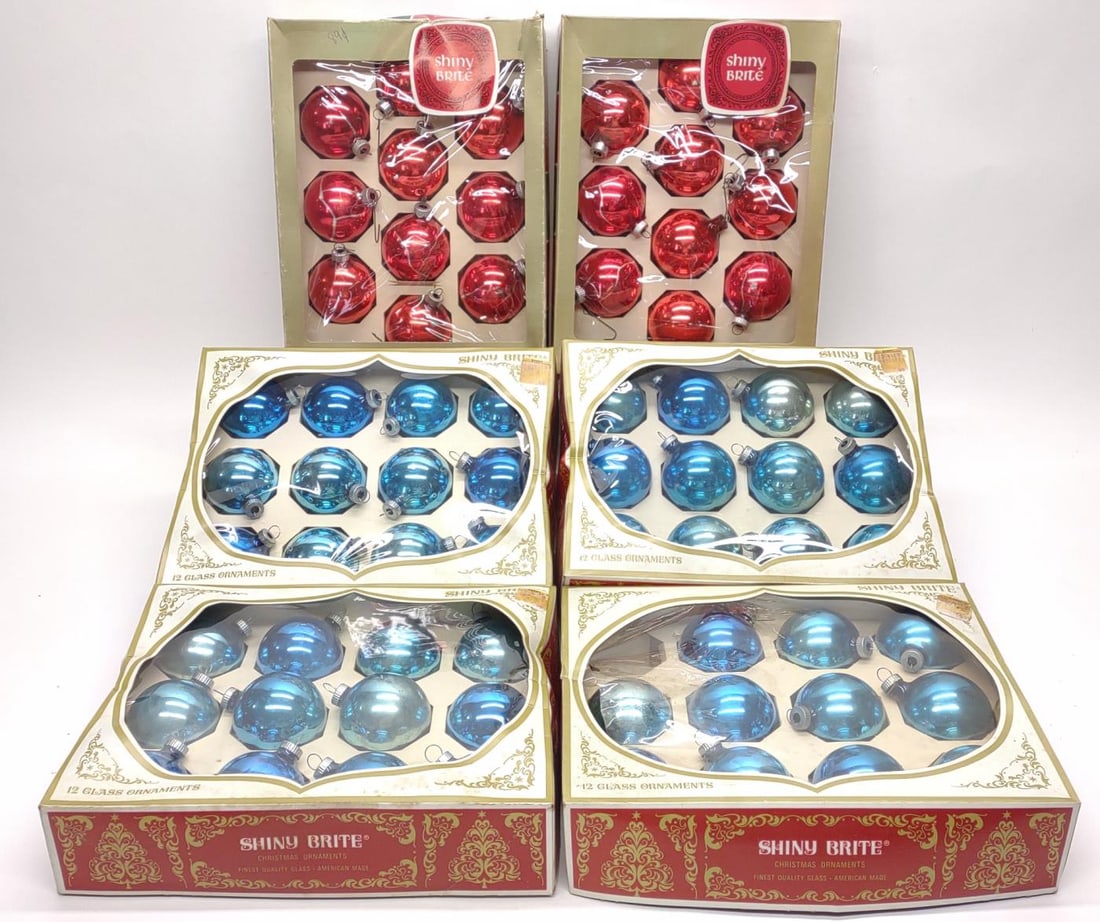 68 Vintage Shiny Brite Christmas Ornaments & Boxes: 68 Vintage Shiny Brite glass Christmas tree ornaments with 6 original boxes. Includes various sized mercury glass ornaments. Largest box measures approx. 12 1/2 x 9 x 3 in. In-house international ship