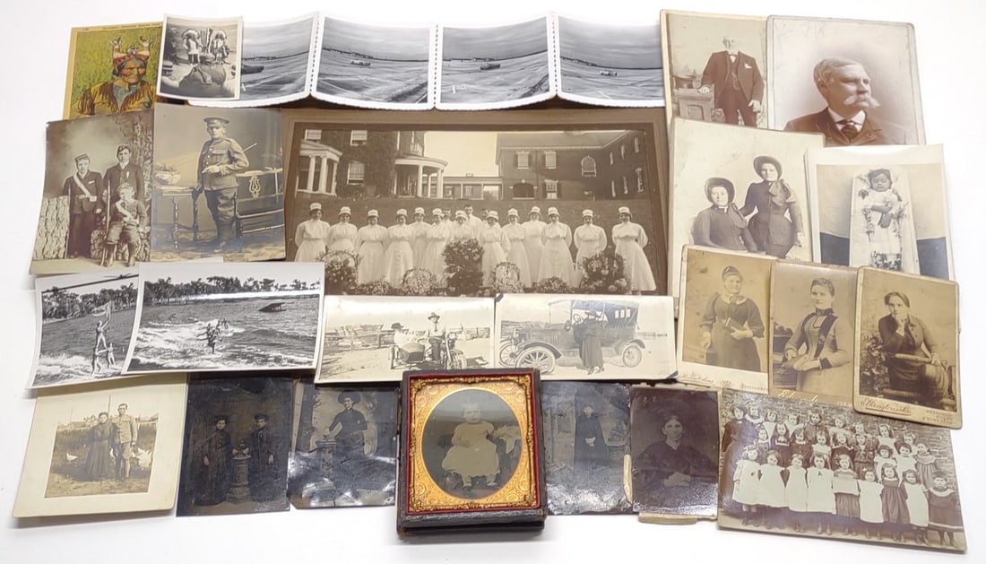 29 Antique Tin Types, Photographs & Cabinet Cards (1 of 10)