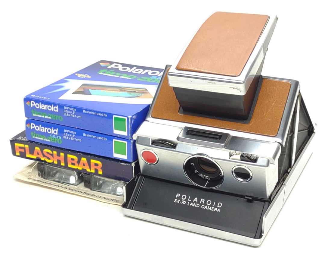 Vintage Polaroid SX-70 Model 1 Land Camera & More (1 of 8)