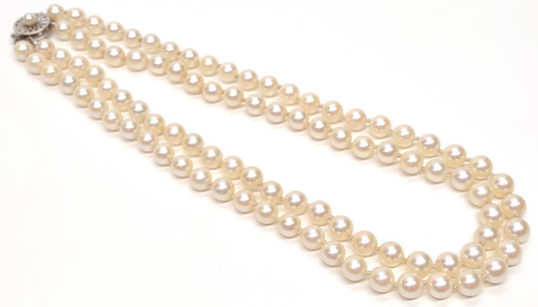 14K Double Strand Pearl 6.7mm Beaded Necklace 14"L: Vintage 14 karat white gold double strand pearl necklace. 14" long. 6.7mm pearls, individually knotted. Clasp is of 14k filigree with single mounted pearl. Marked "14K". Has been tested for gold purit
