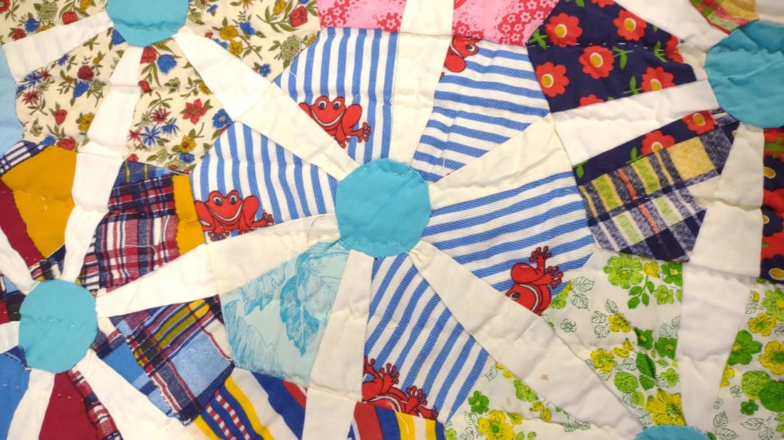 59x77" Spinning Wheels Pattern Quilt - 6