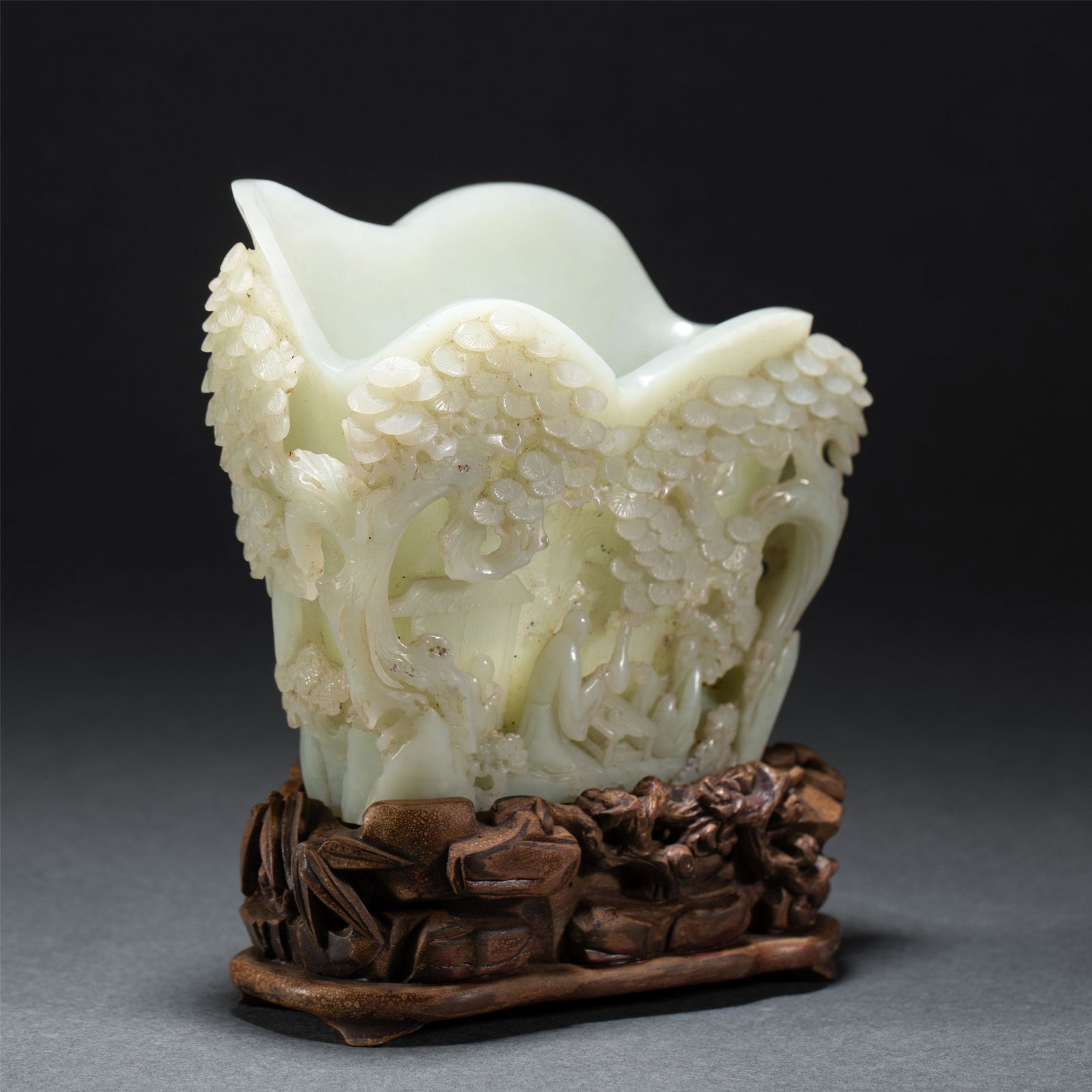 A CHINESE CARVED JADE FIGURES AMONG LANDSCAPE VASE (0091) on Jan 08