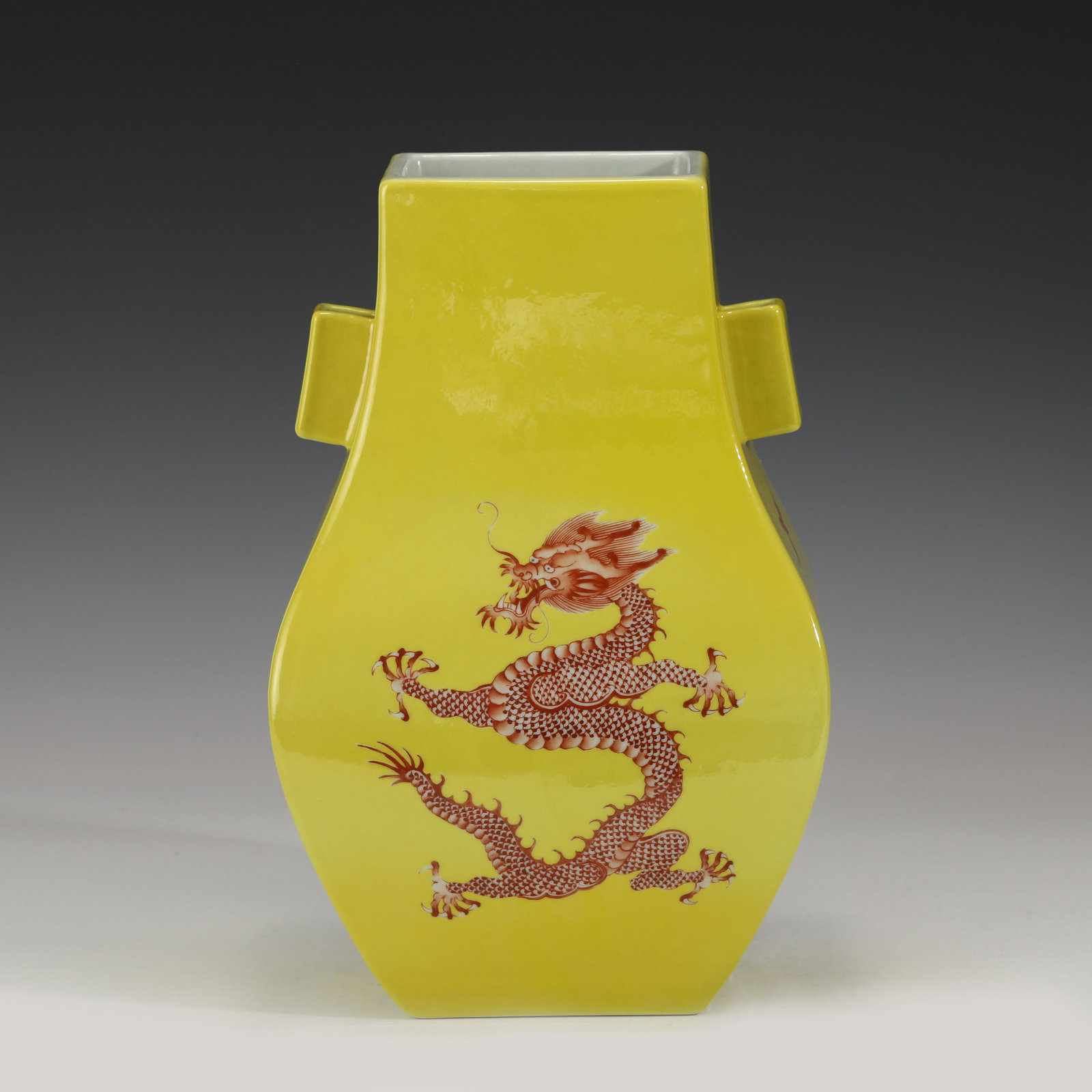 A CHINESE YELLOW GLAZED DRAGON PATTREN PORCELAIN VASE (1 of 10)