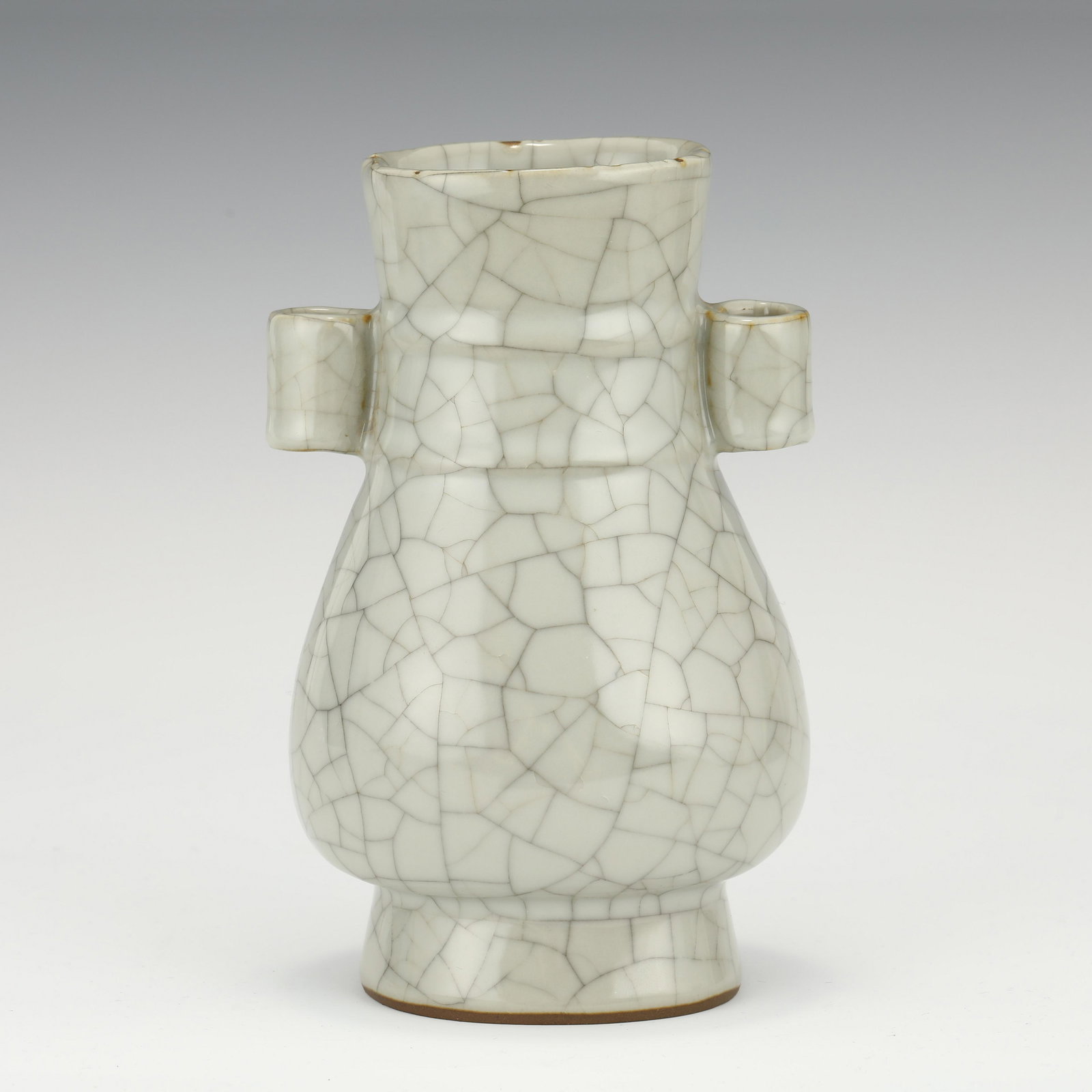 A CHINESE GE-TYPE GLAZED PORCELAIN VASE (1 of 9)