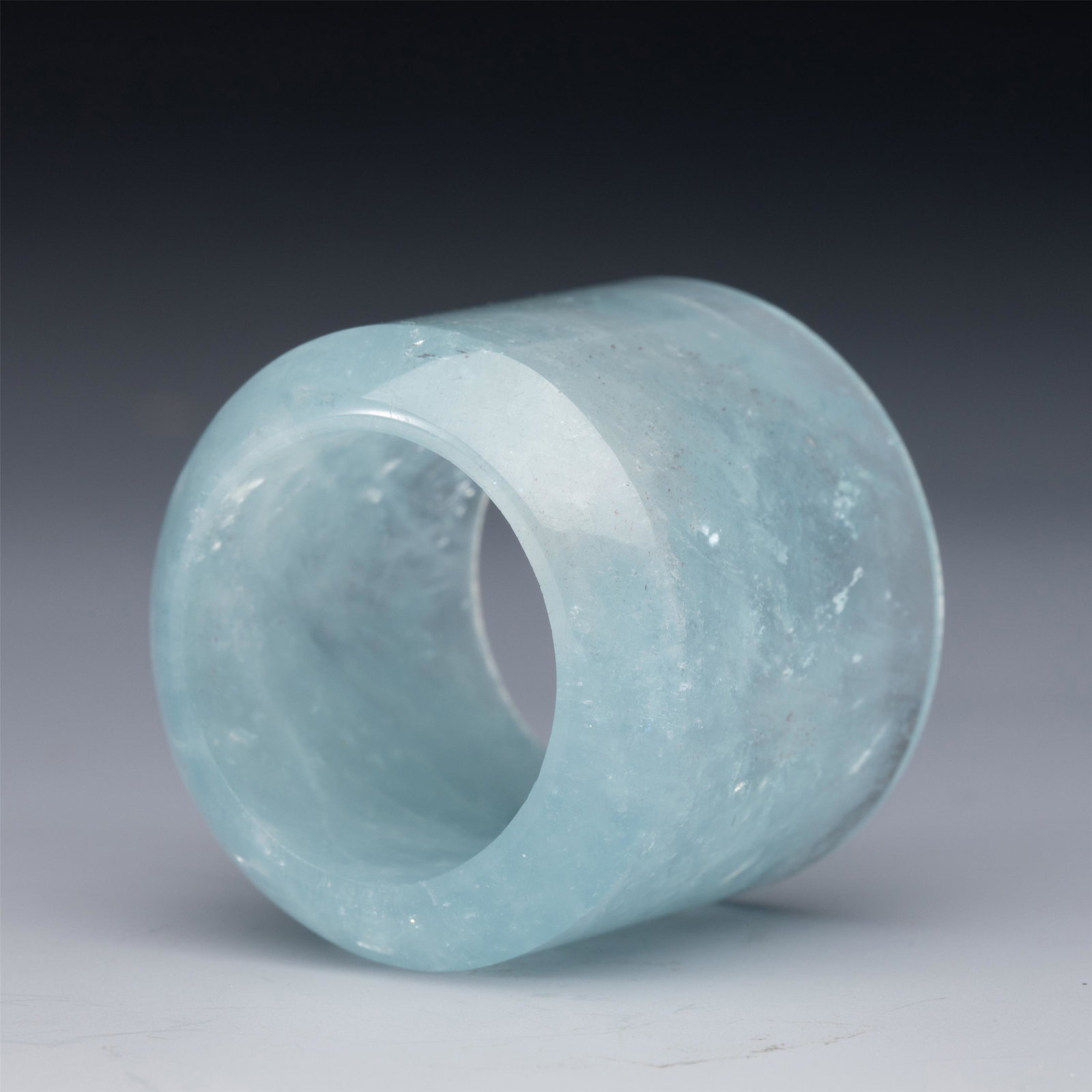 A CHINESE AQUAMARINE ARCHER RING (1 of 8)