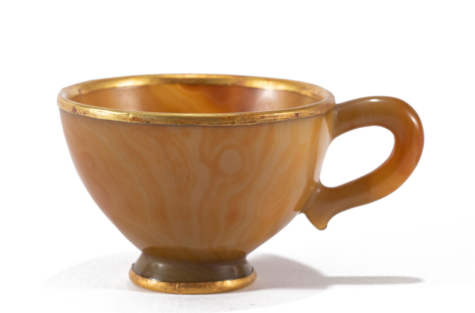 A CHINESE CARVED AGATE CUP (1 of 9)