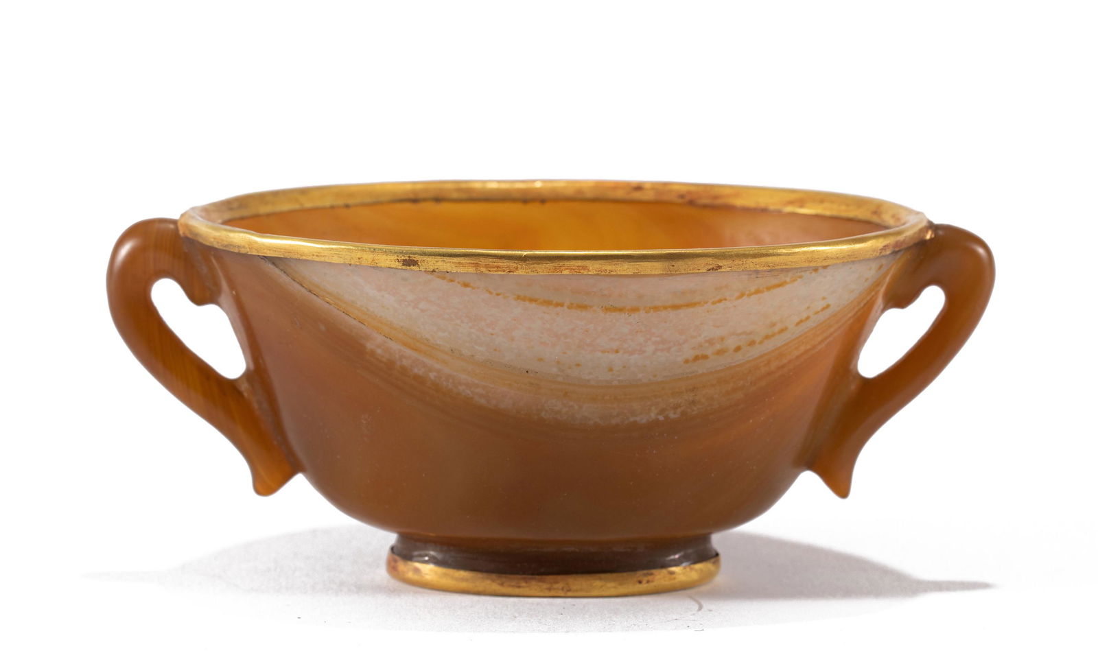 A CHINESE CARVED AGATE CUP (1 of 9)