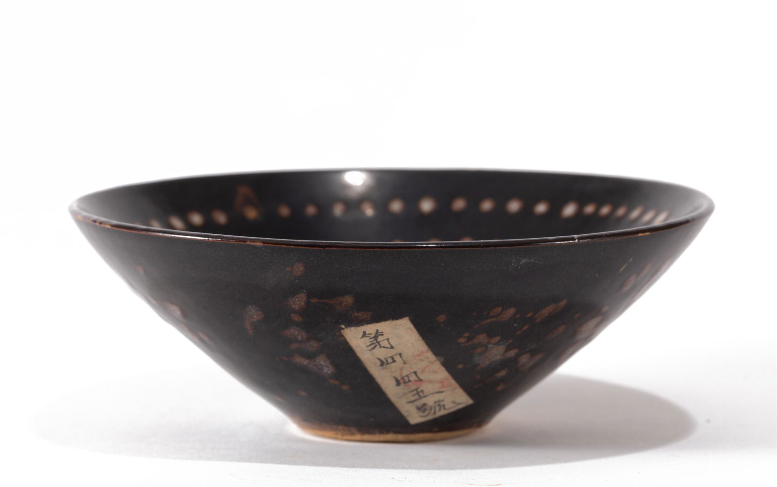 A CHINESE JIZHOU-TYPE BOWL (1 of 9)