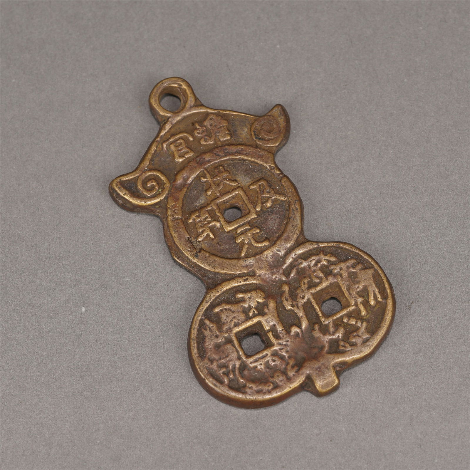 A CHINESE BRONZE COIN (1 of 6)