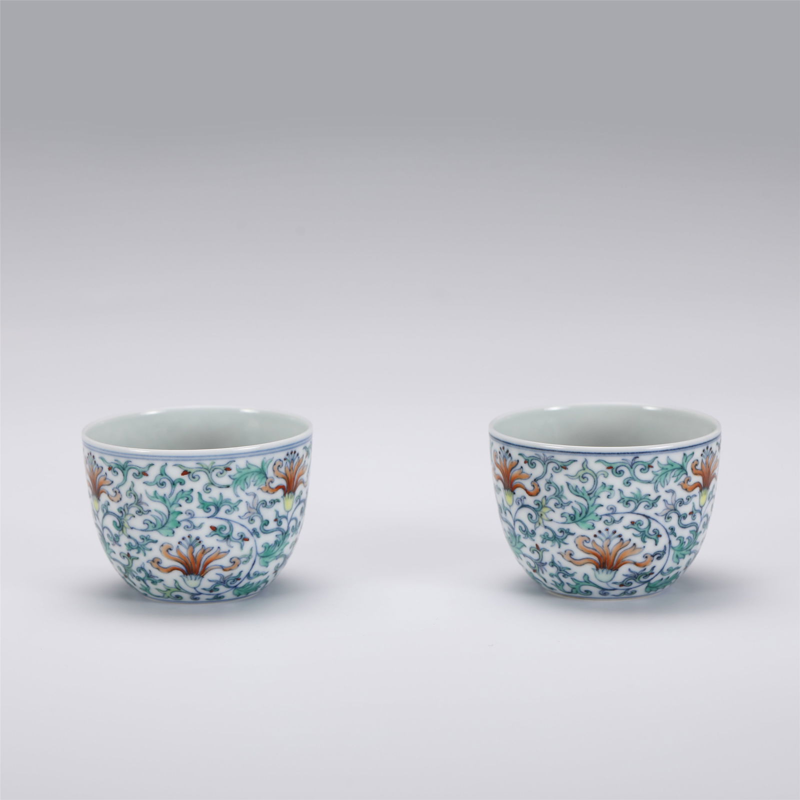 A PAIR OF DOUCAI FLOWERS PATTERN PORCELAIN CUPS,YONGZHENG (1 of 8)