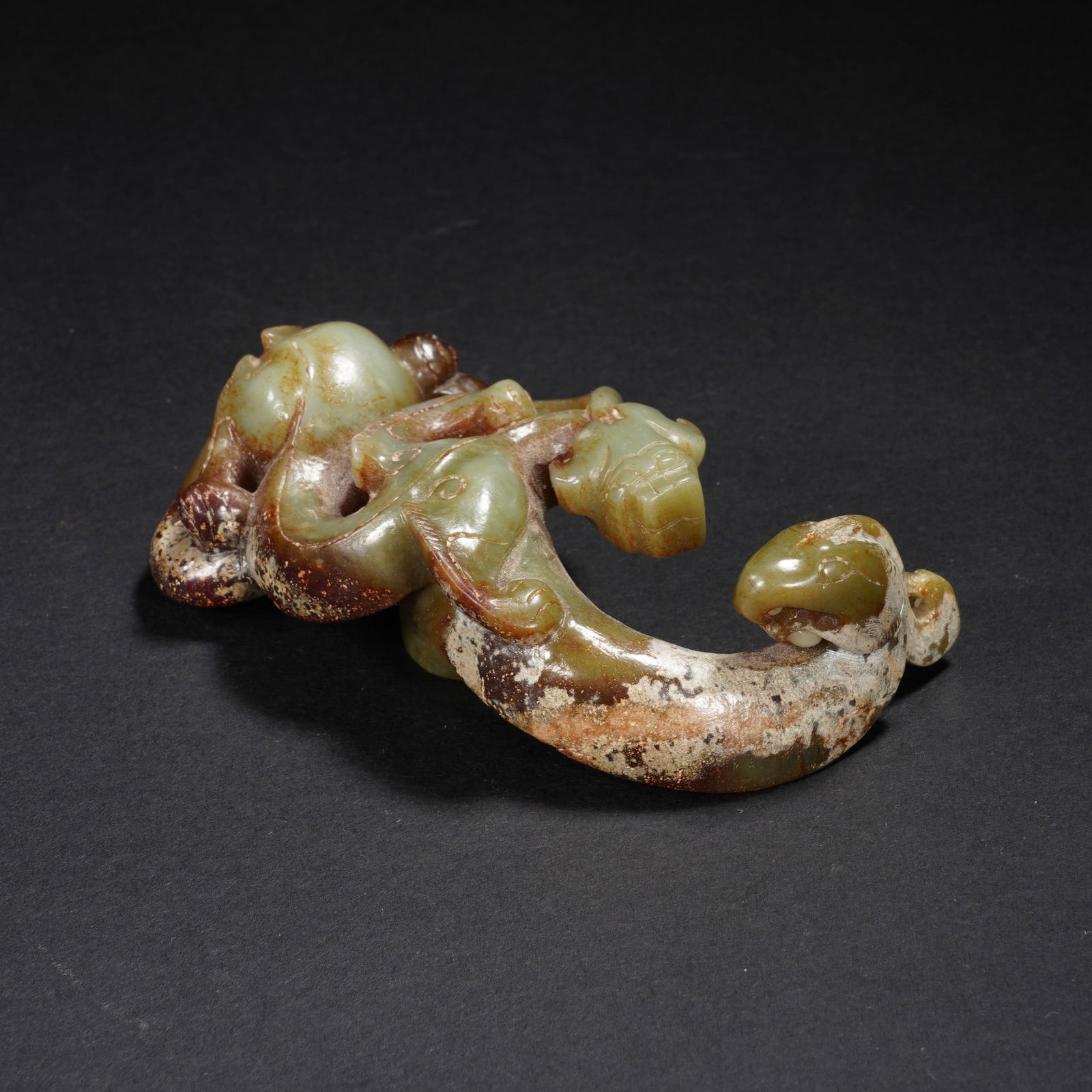 A CHINESE CARVED JADE CHILONG BELTHOOK (1 of 8)
