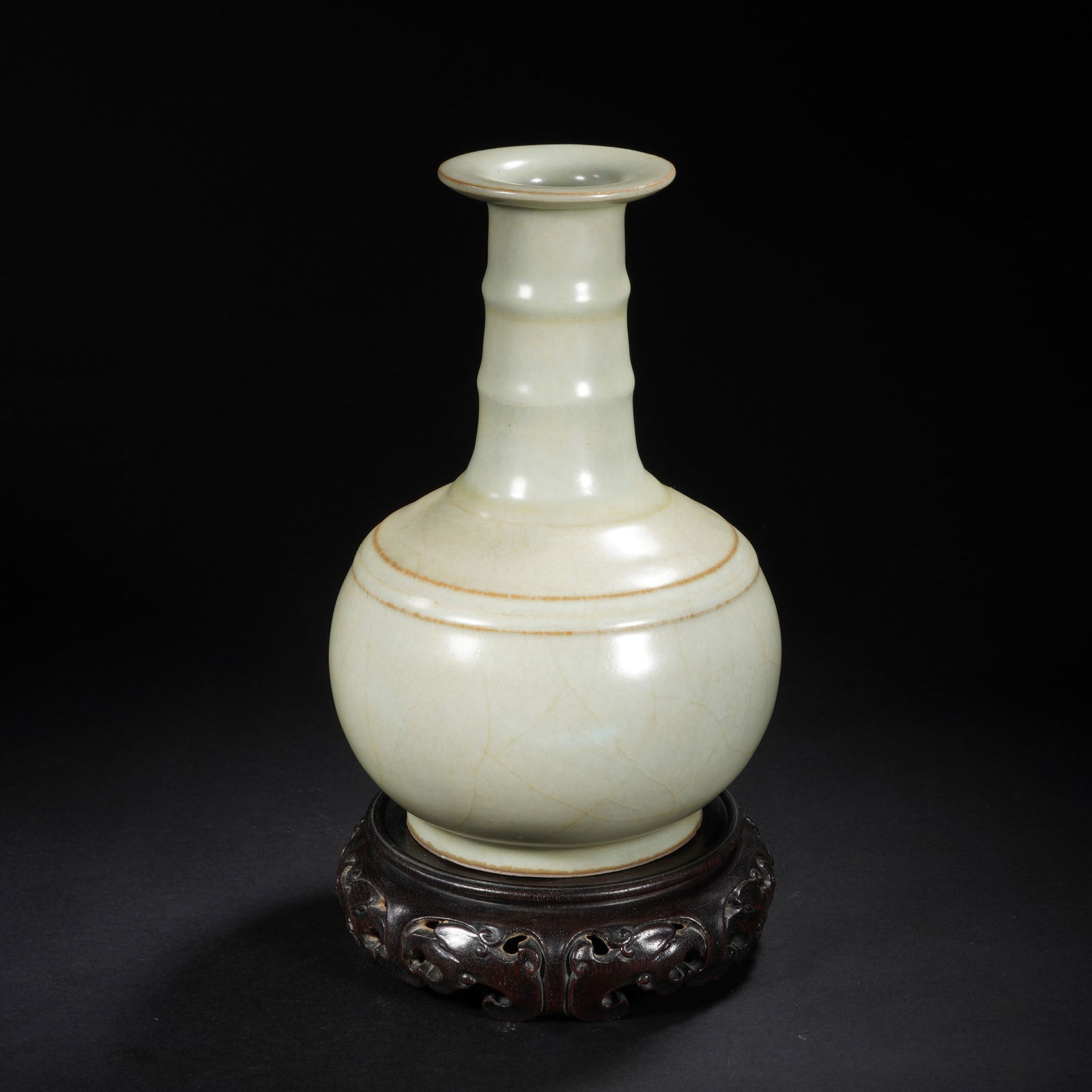 A CHINESE GUAN-WARE BOTTLE VASE (1 of 9)