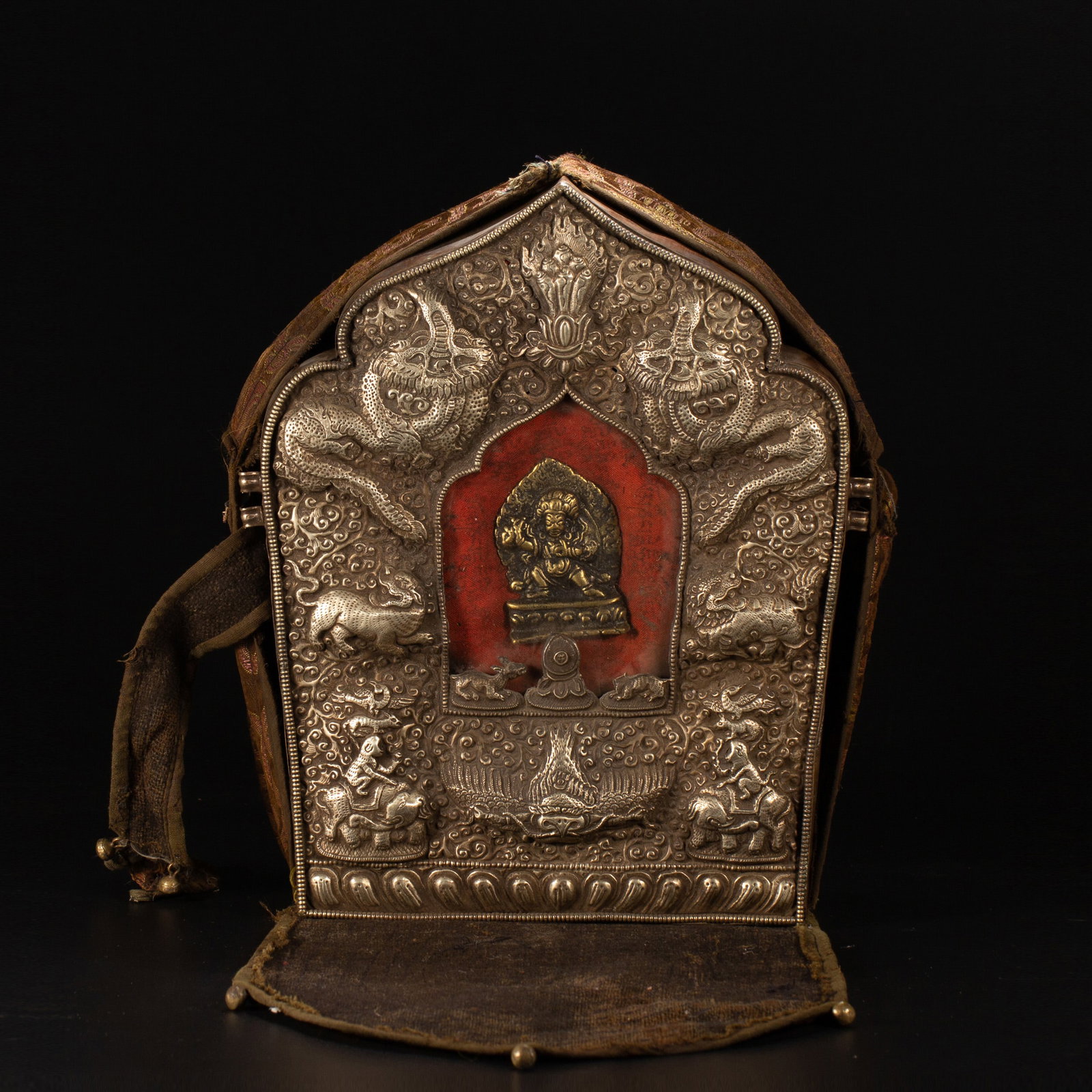 A TIBETAN BRONZE AMULET BOX (1 of 6)