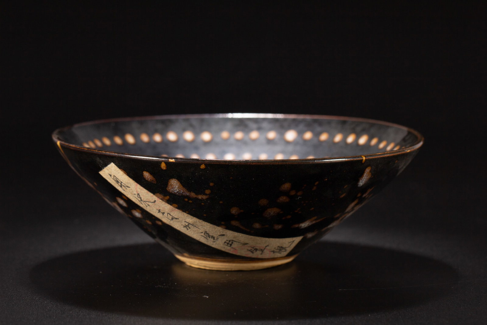A CHINESE JIZHOU-TYPE TEACUP (1 of 10)