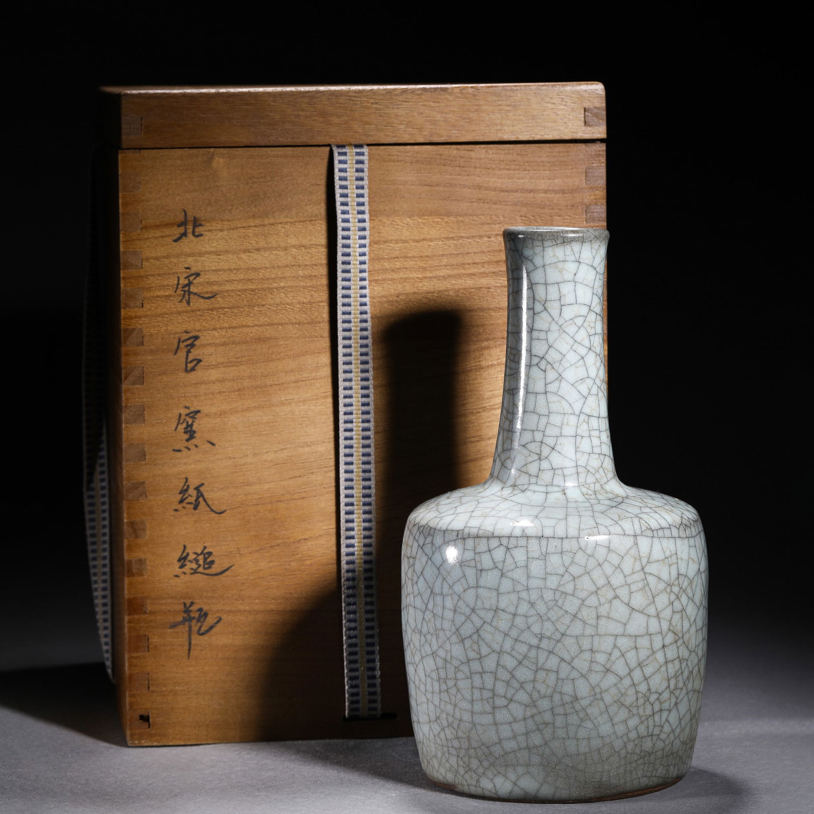 A GUAN-WARE MALLET VASE (1 of 9)