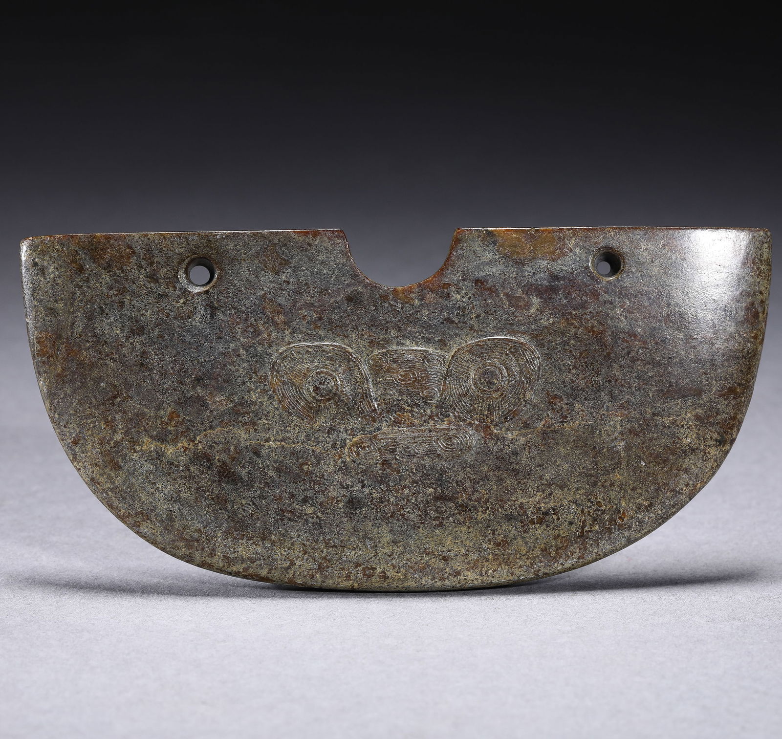 A CHINESE ARCHAISTIC JADE ORNAMENT (1 of 9)