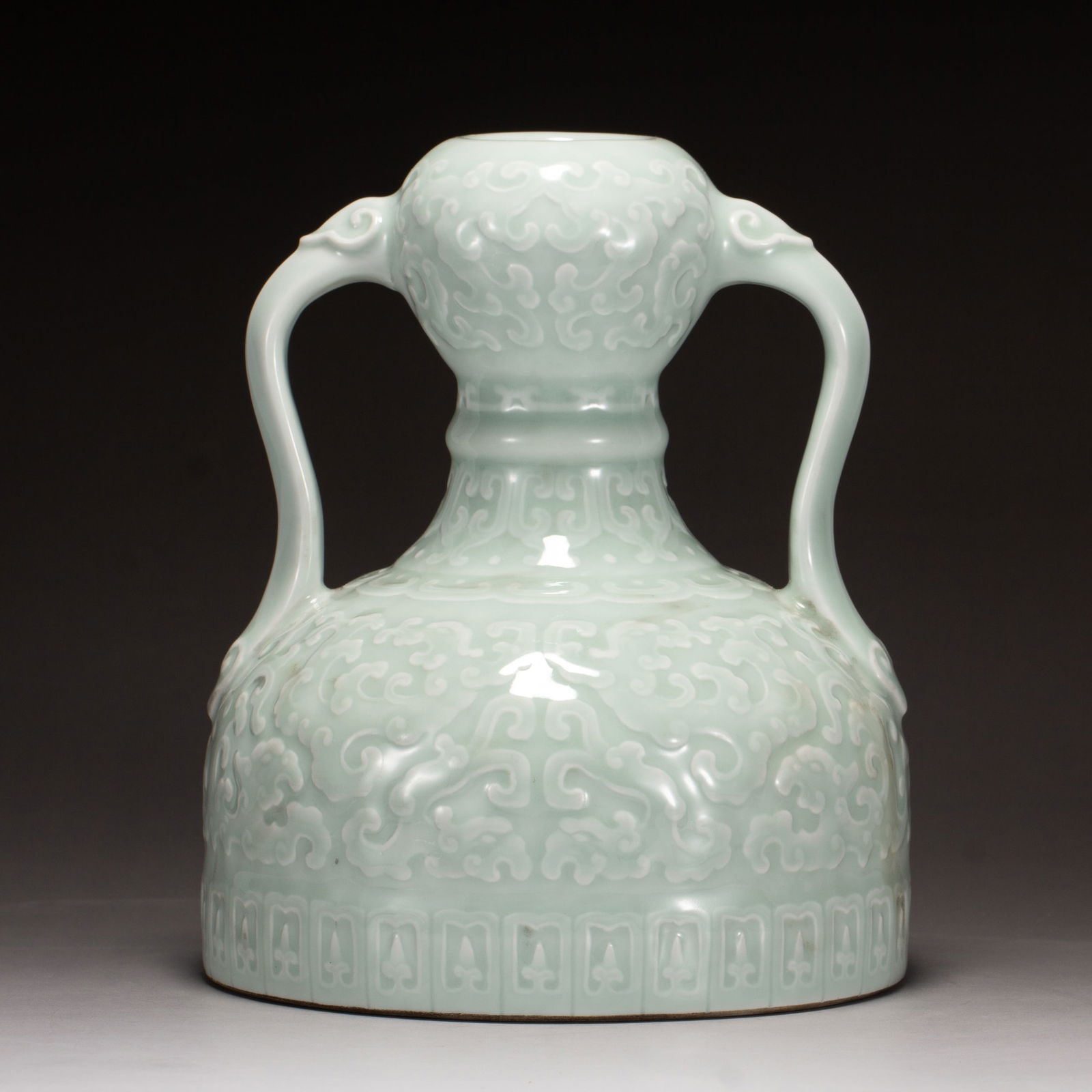A CHINESE CELADON GLAZE DOUBLE GOURDS VASE (1 of 11)