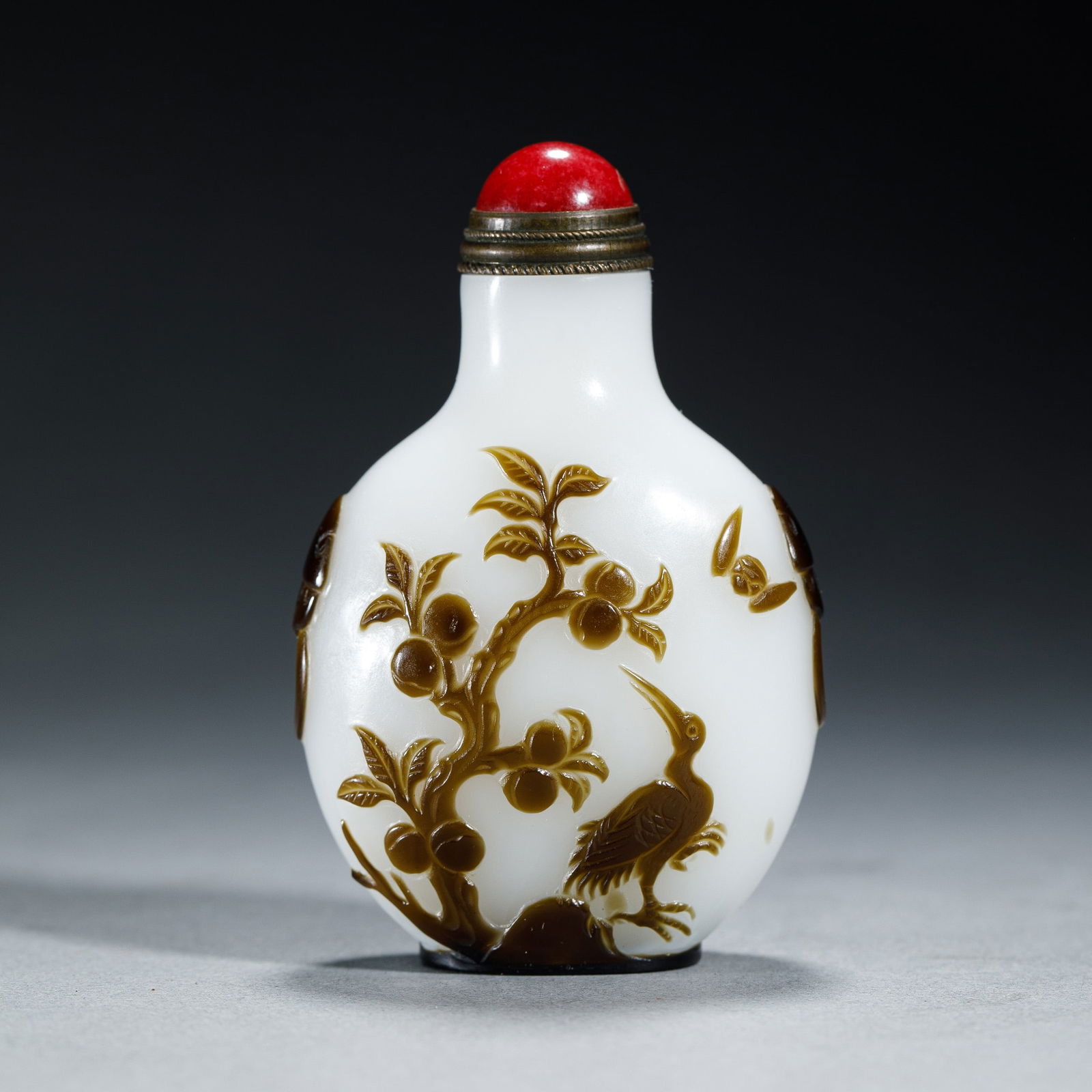A PEKING GLASS CRANE SNUFF BOTTLE (1 of 6)
