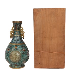 A CARVED JADE PLAQUES INLAID CLOISONNE ENAMEL VASE YUHUCHUNPING