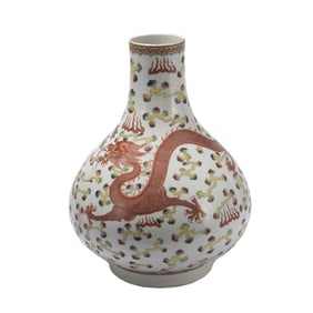 A CHINESE IRON RED GLAZE FAMILLE ROSE PORCELAIN VASE