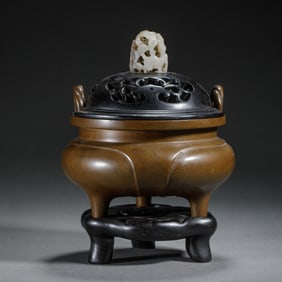 A BRONZE TRIPOD CENSER WITH COVER