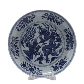 A BLUE AND WHITE PORCELAIN DRAGON AND PHOENIX DISH