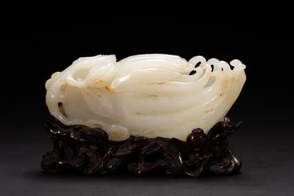 A CARVED WHITE JADE FINGERED CITRON