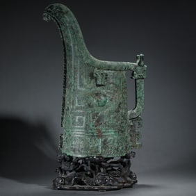 A CHINESE ARCHAISTIC BRONZE RITUAL VESSEL