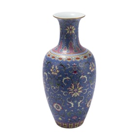 A BLUE AND WHITE DRAGON VASE MEIPING