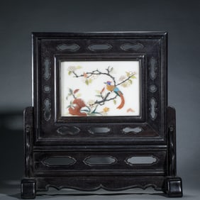 A FAMILLE ROSE PORCELAIN PLAQUE INLAID WOODEN TABLE SCREEN