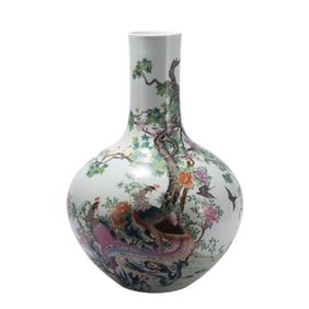 A FAMILLE ROSE PORCELAIN VASE,QIANLONG