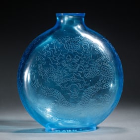 A PEKING GLASS DRAGON SNUFF BOTTLE