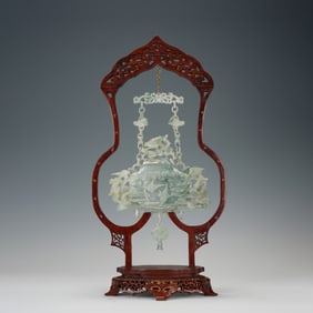 A FINE CARVED JADEITE CHAIN VASE